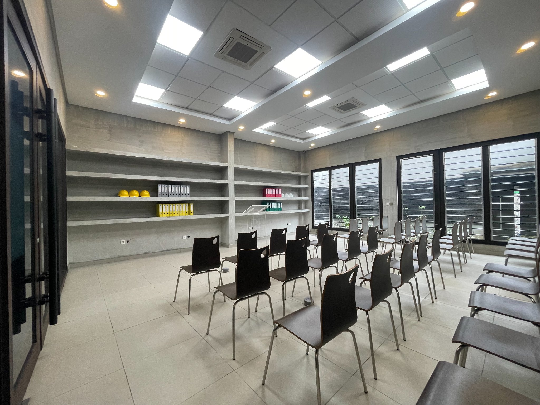 SALLE DE CONFERENCE / SALLE DE FORMATION (10 - 50 PLACES)